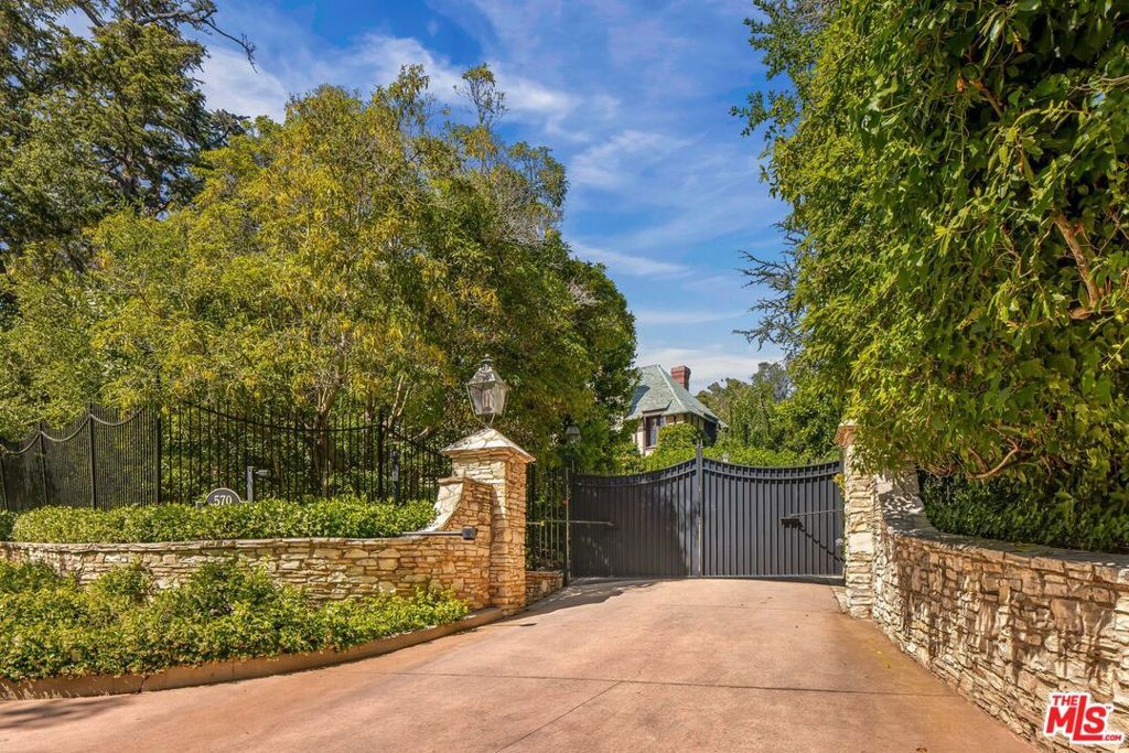 Photo of 570 S Mapleton Drive, Los Angeles, CA 90024 (MLS # 25556491)