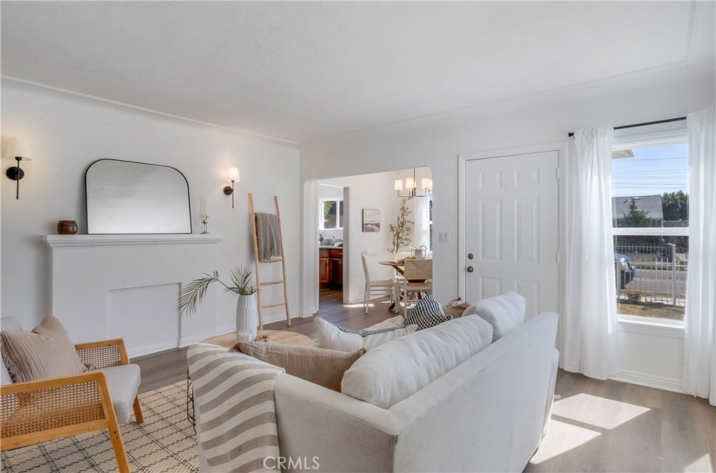 1347 E Bennett
