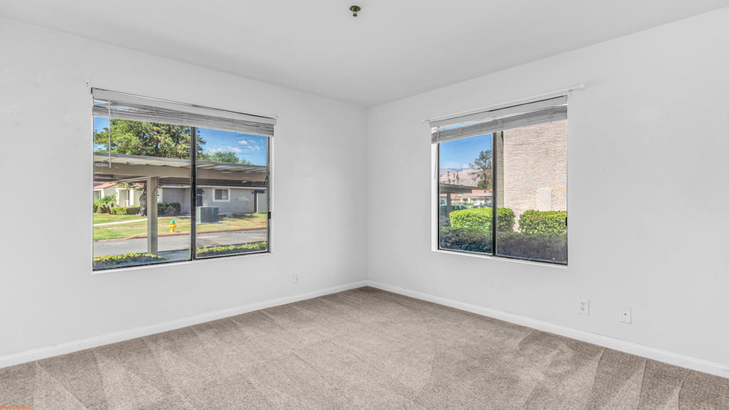 Palm Lakes - Residential