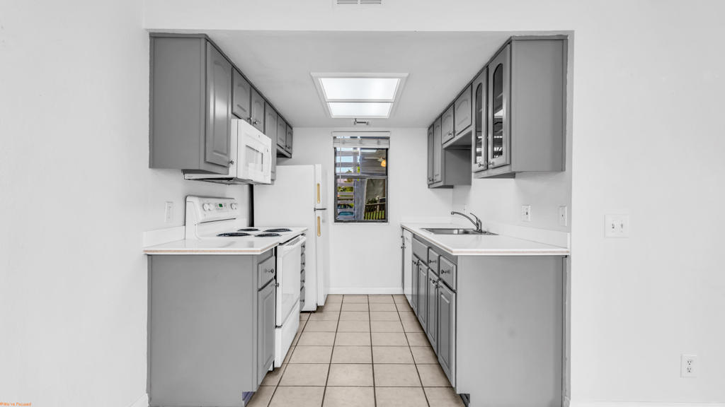 Palm Lakes - Residential