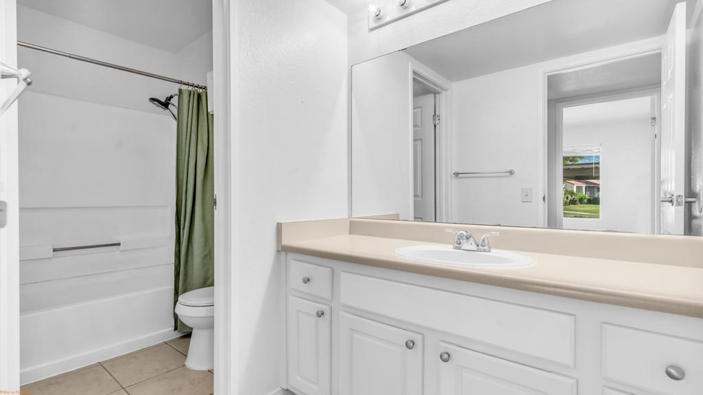 Palm Lakes - Residential