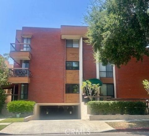 Photo of 511 N Jackson Street #103, Glendale, CA 91206 (MLS # GD26092095)