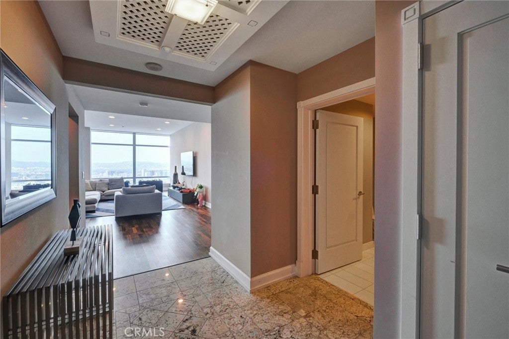 900 W Olympic Boulevard 45F