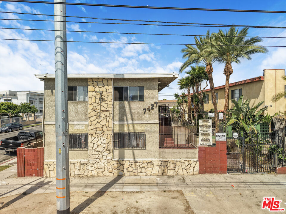 7427 S Figueroa Street