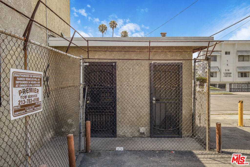 7427 S Figueroa Street