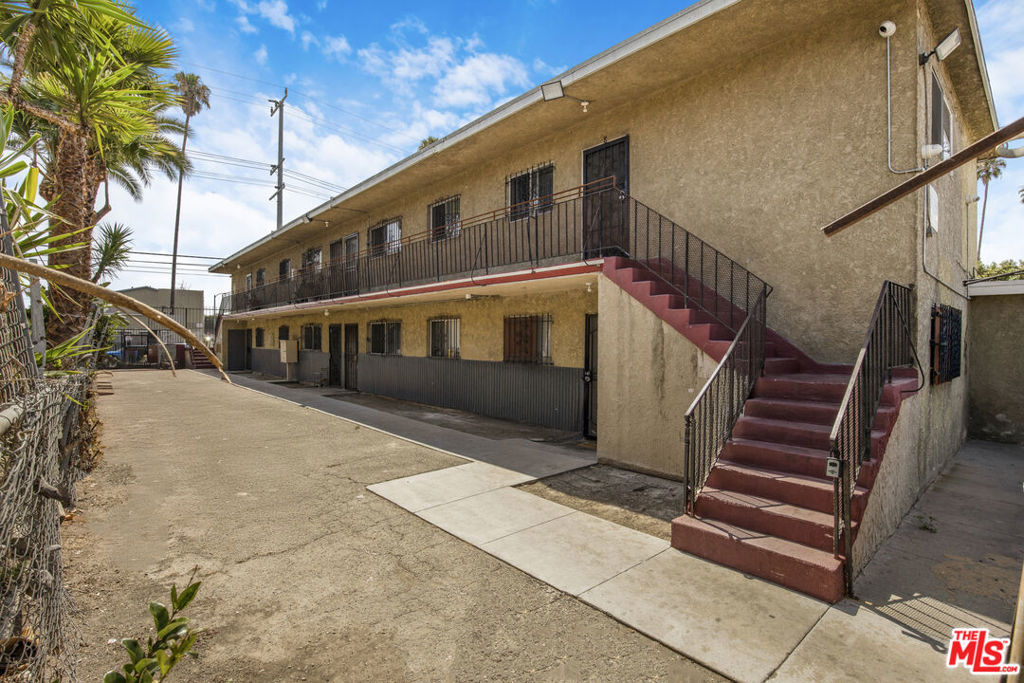 7427 S Figueroa Street