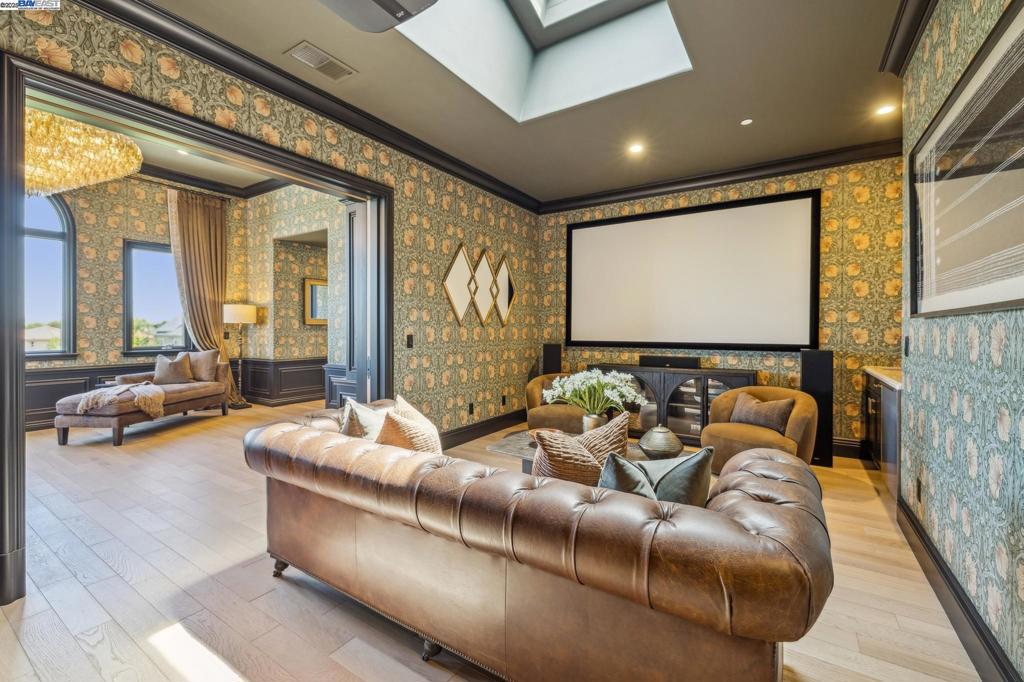 RUBY HILL - Residential