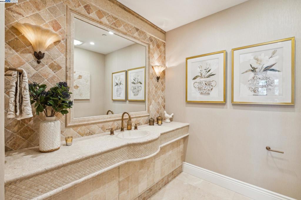 RUBY HILL - Residential