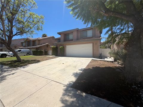 Photo of 17 Del Brienza, Lake Elsinore, CA 92532 (MLS # CV26139797)