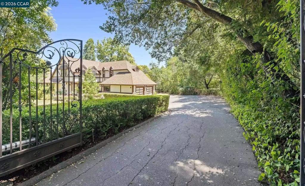 1645 1645 Livorna Road West