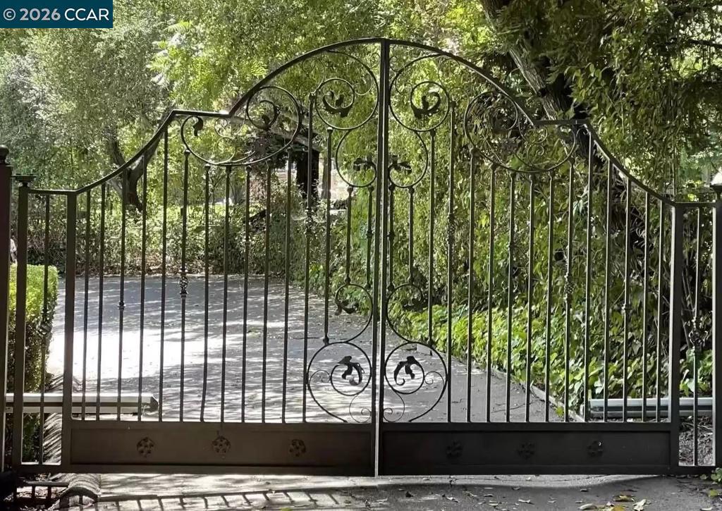 1645 1645 Livorna Road West