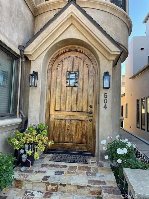 Photo of 504 Avocado Avenue, Corona Del Mar, CA 92625 (MLS # OC26038956)