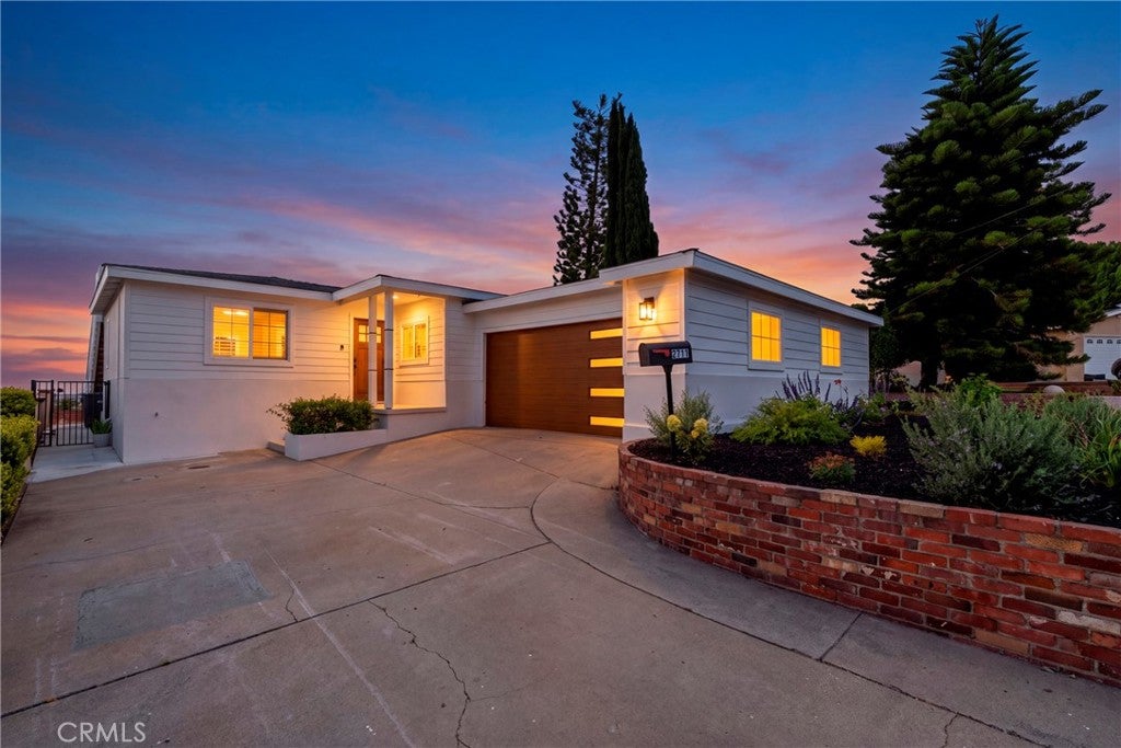 2711 Highcliff Drive