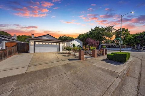 Photo of 1544 Willowmont Avenue, San Jose, CA 95118 (MLS # ML82018935)