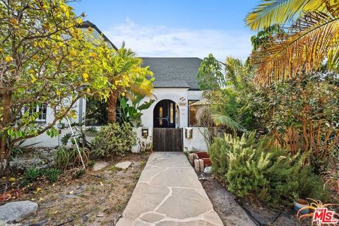 Photo of 9022 Beverlywood Street, Los Angeles, CA 90034 (MLS # 26636055)