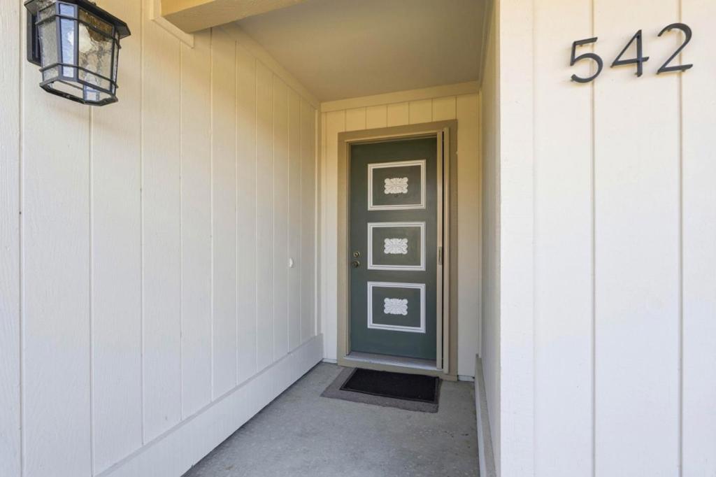 542 Hamlin Way