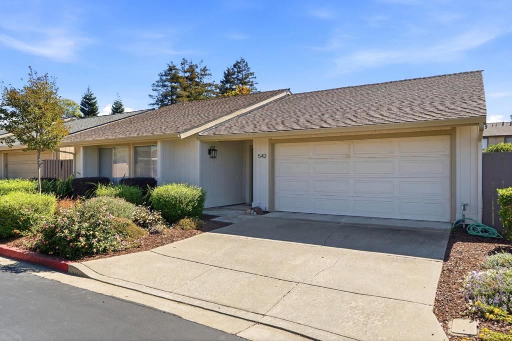 542 Hamlin Way
