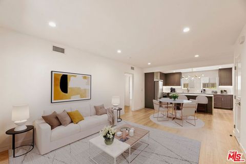 Photo of 751 N Alfred Street, Los Angeles, CA 90069 (MLS # 25603215)