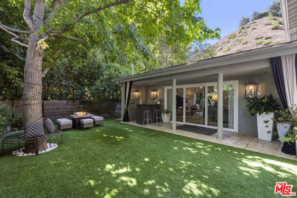 9767 Apricot Lane
