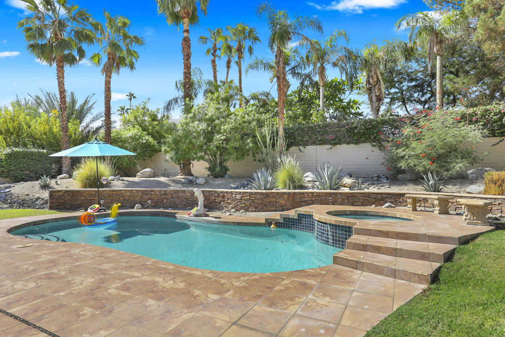Magnesia Falls Cove - Residential