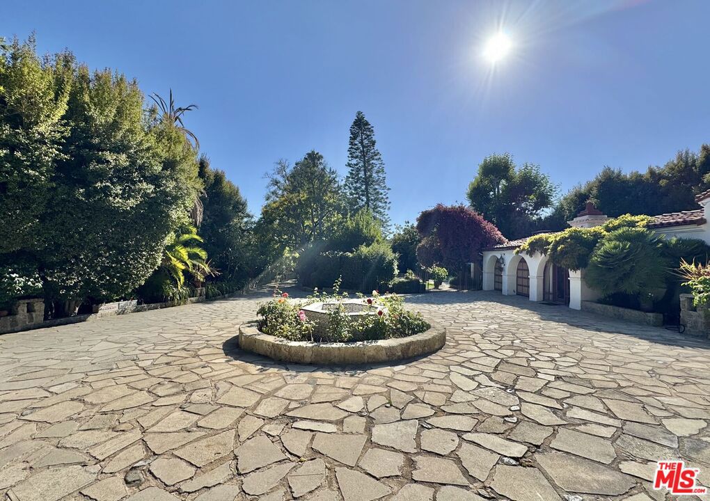 334 N Carmelina Avenue