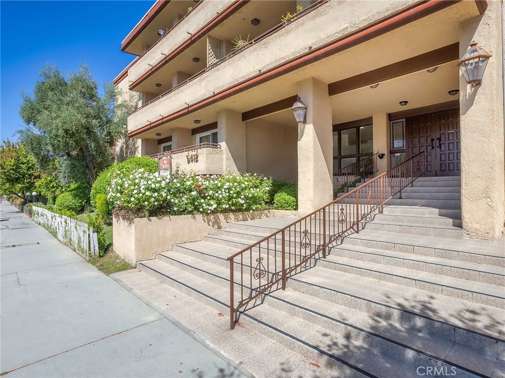 Photo of 5412 Lindley Avenue #108, Encino, CA 91316 (MLS # BB26032378)