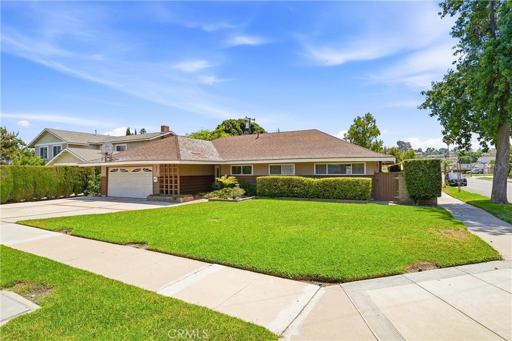 1544 E Riverview