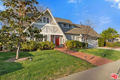 Photo of 23643 Califa Street, Woodland Hills, CA 91367 (MLS # 26655467)