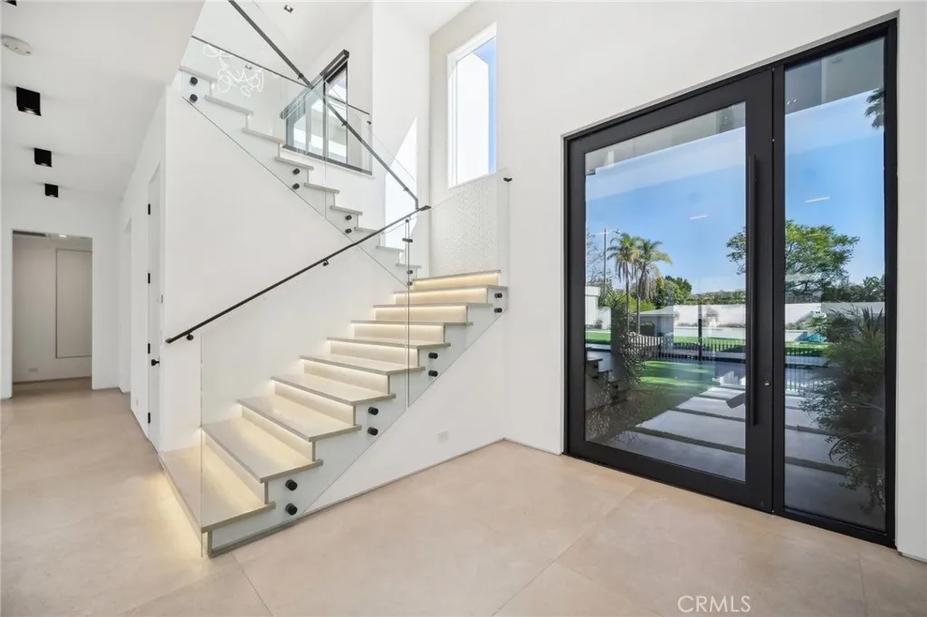 Encino, California 91316, United States, 6 Bedrooms Bedrooms, ,7 BathroomsBathrooms,Residential,Active,182136