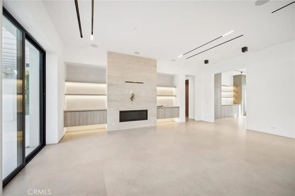 Encino, California 91316, United States, 6 Bedrooms Bedrooms, ,7 BathroomsBathrooms,Residential,Active,182136