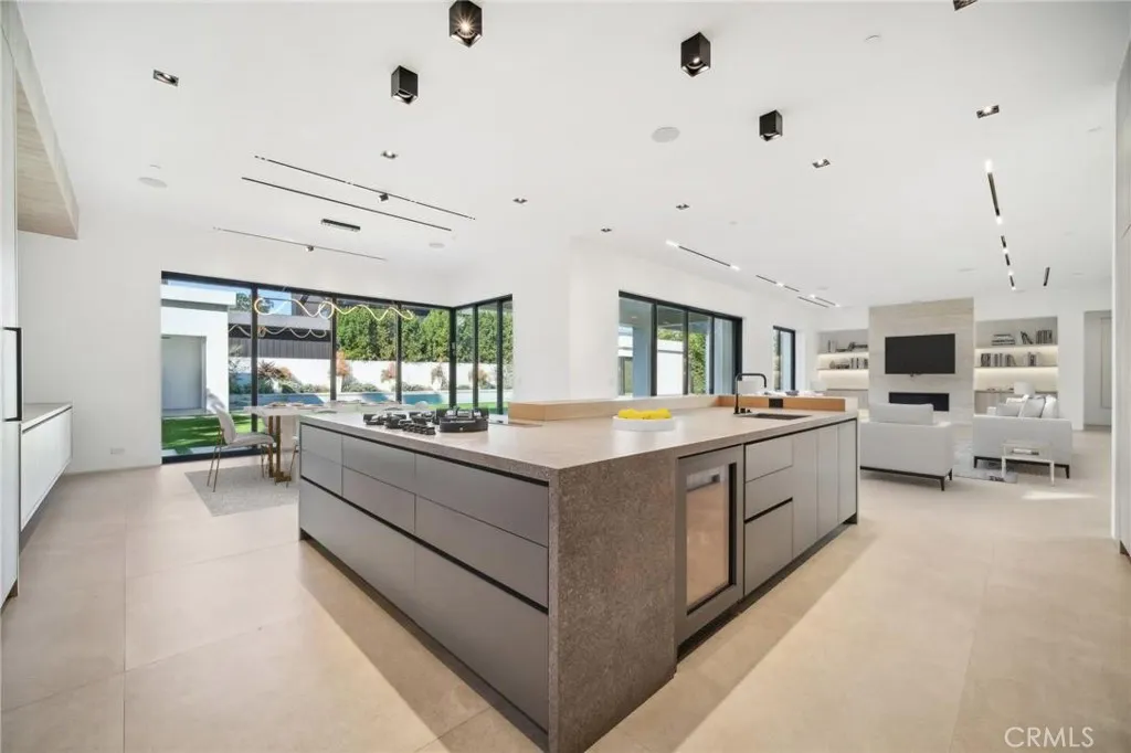 Encino, California 91316, United States, 6 Bedrooms Bedrooms, ,7 BathroomsBathrooms,Residential,Active,182136