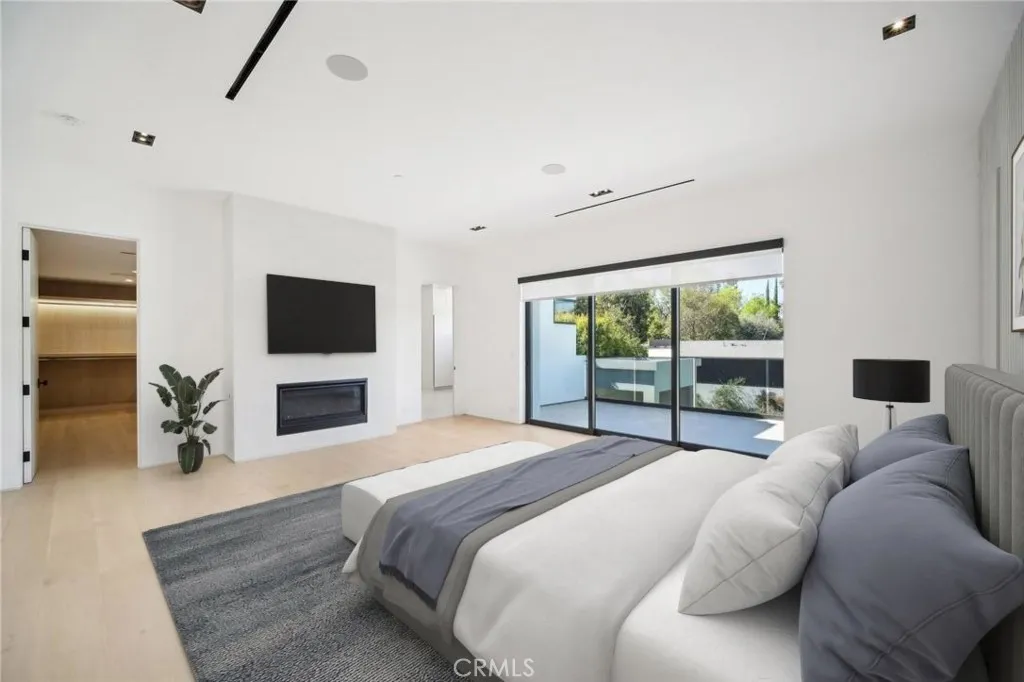 Encino, California 91316, United States, 6 Bedrooms Bedrooms, ,7 BathroomsBathrooms,Residential,Active,182136