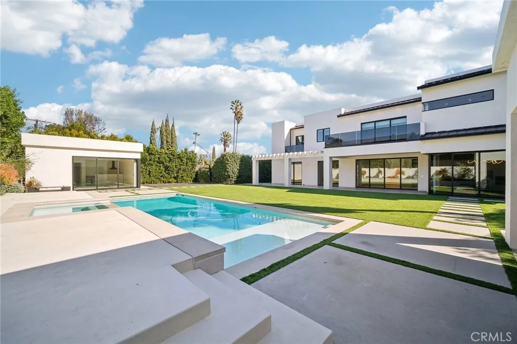 Encino, California 91316, United States, 6 Bedrooms Bedrooms, ,7 BathroomsBathrooms,Residential,Active,182136