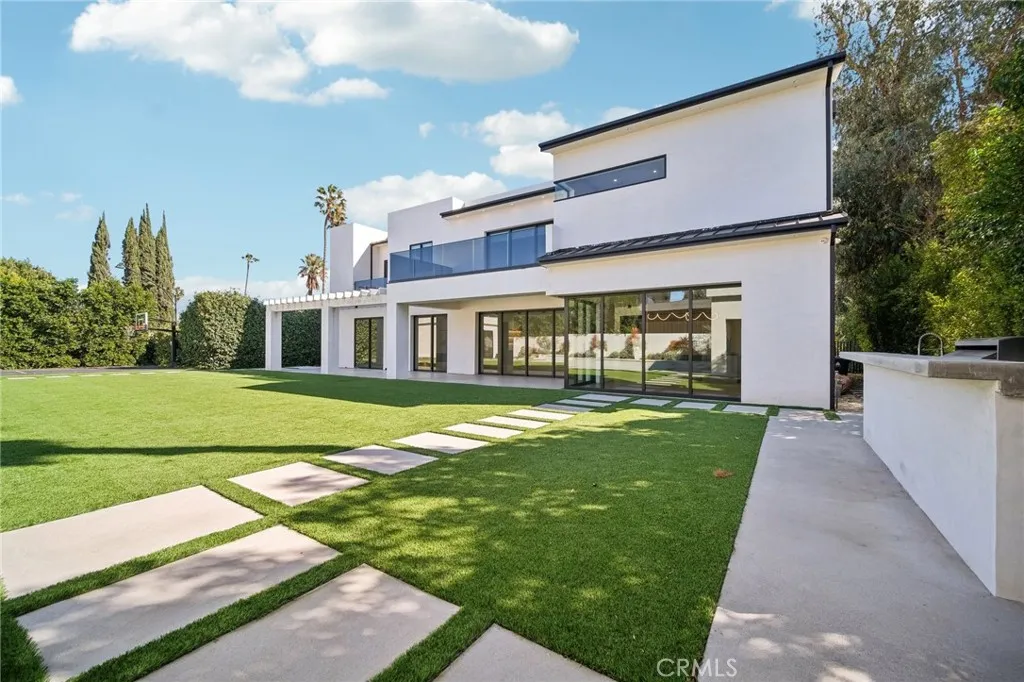 Encino, California 91316, United States, 6 Bedrooms Bedrooms, ,7 BathroomsBathrooms,Residential,Active,182136