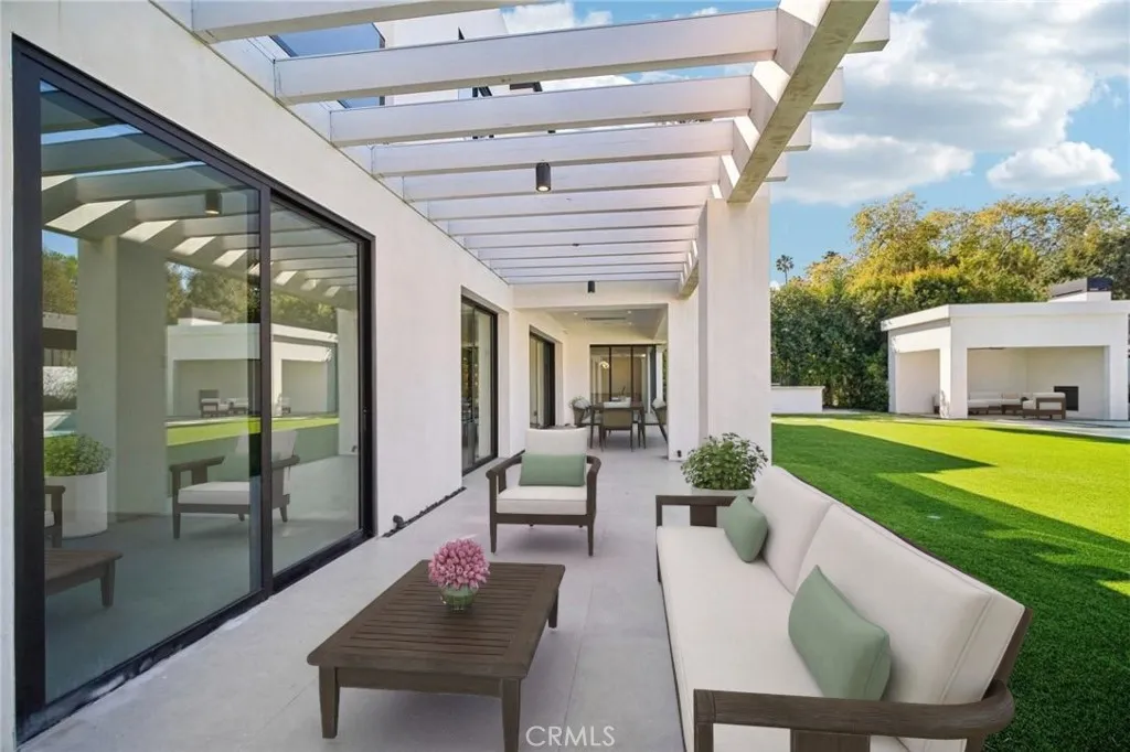 Encino, California 91316, United States, 6 Bedrooms Bedrooms, ,7 BathroomsBathrooms,Residential,Active,182136