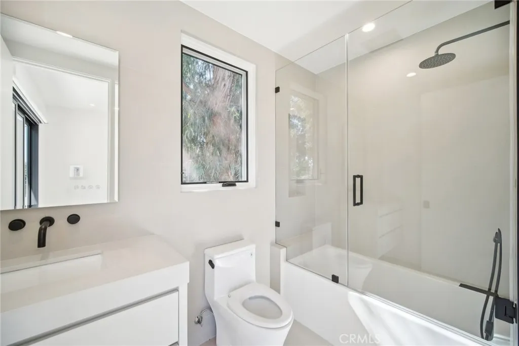 Encino, California 91316, United States, 6 Bedrooms Bedrooms, ,7 BathroomsBathrooms,Residential,Active,182136