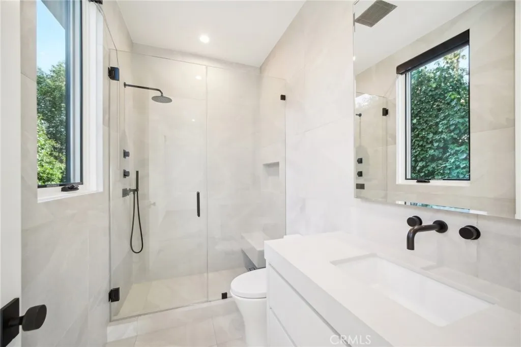 Encino, California 91316, United States, 6 Bedrooms Bedrooms, ,7 BathroomsBathrooms,Residential,Active,182136