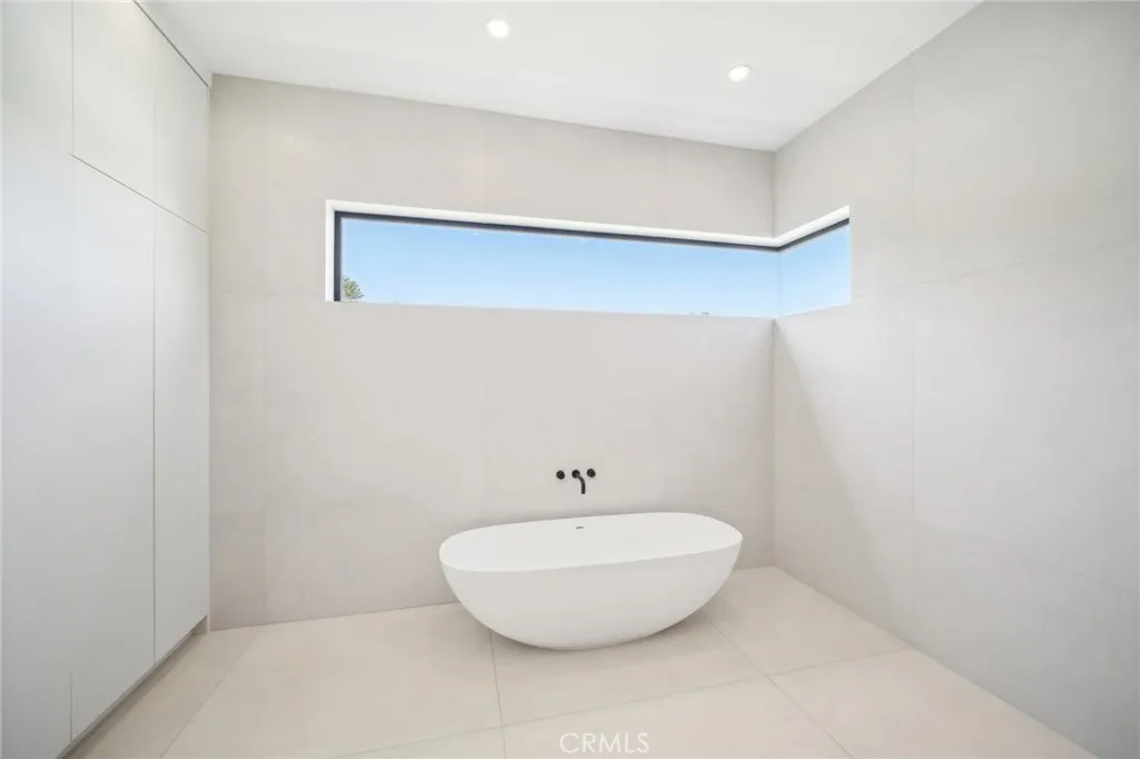 Encino, California 91316, United States, 6 Bedrooms Bedrooms, ,7 BathroomsBathrooms,Residential,Active,182136