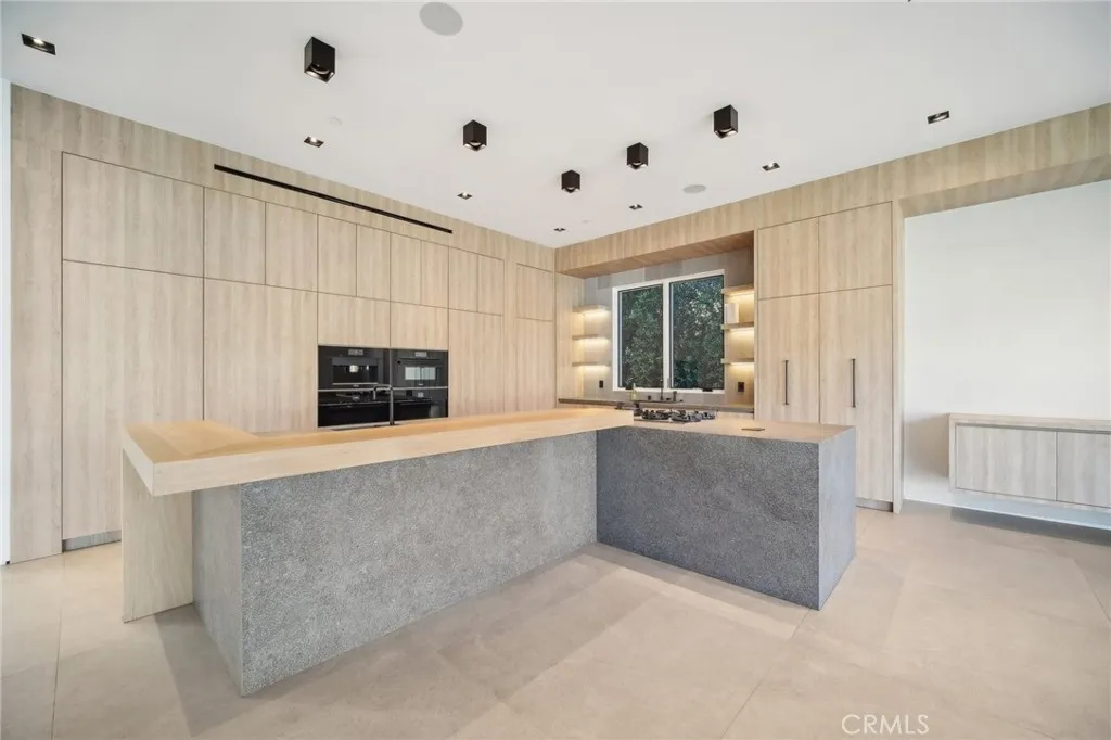 Encino, California 91316, United States, 6 Bedrooms Bedrooms, ,7 BathroomsBathrooms,Residential,Active,182136