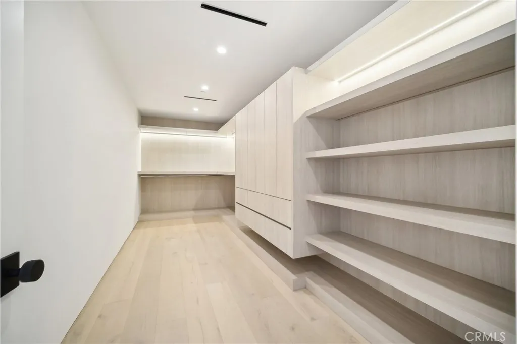 Encino, California 91316, United States, 6 Bedrooms Bedrooms, ,7 BathroomsBathrooms,Residential,Active,182136