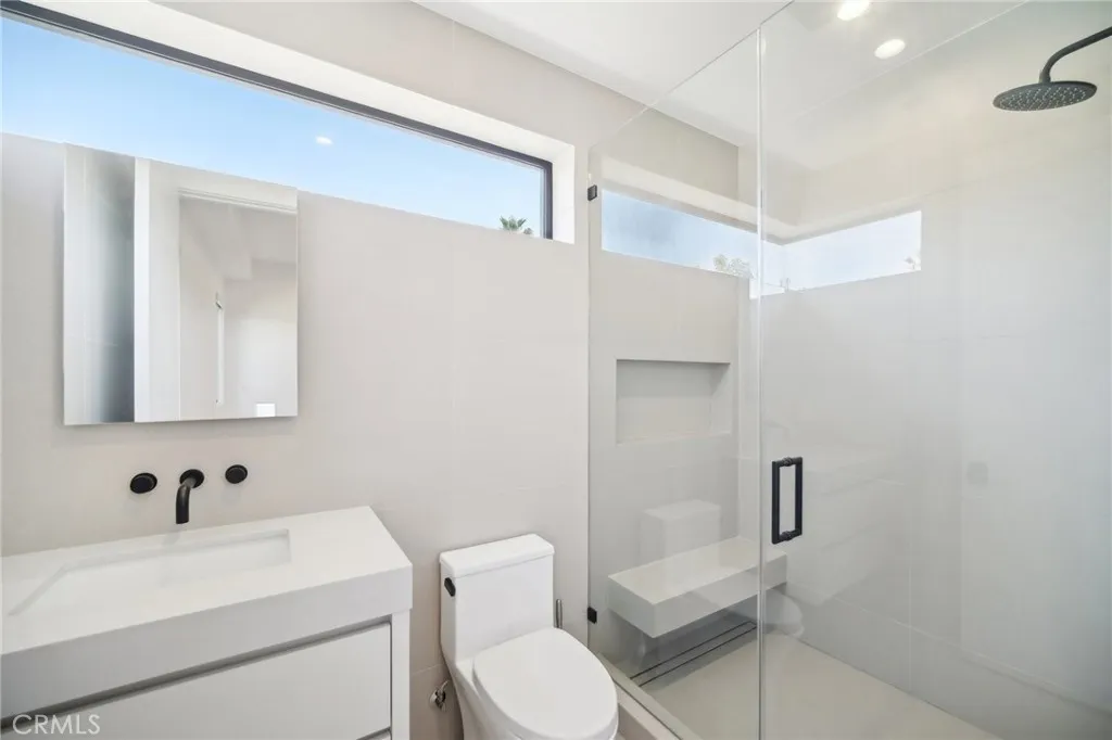 Encino, California 91316, United States, 6 Bedrooms Bedrooms, ,7 BathroomsBathrooms,Residential,Active,182136