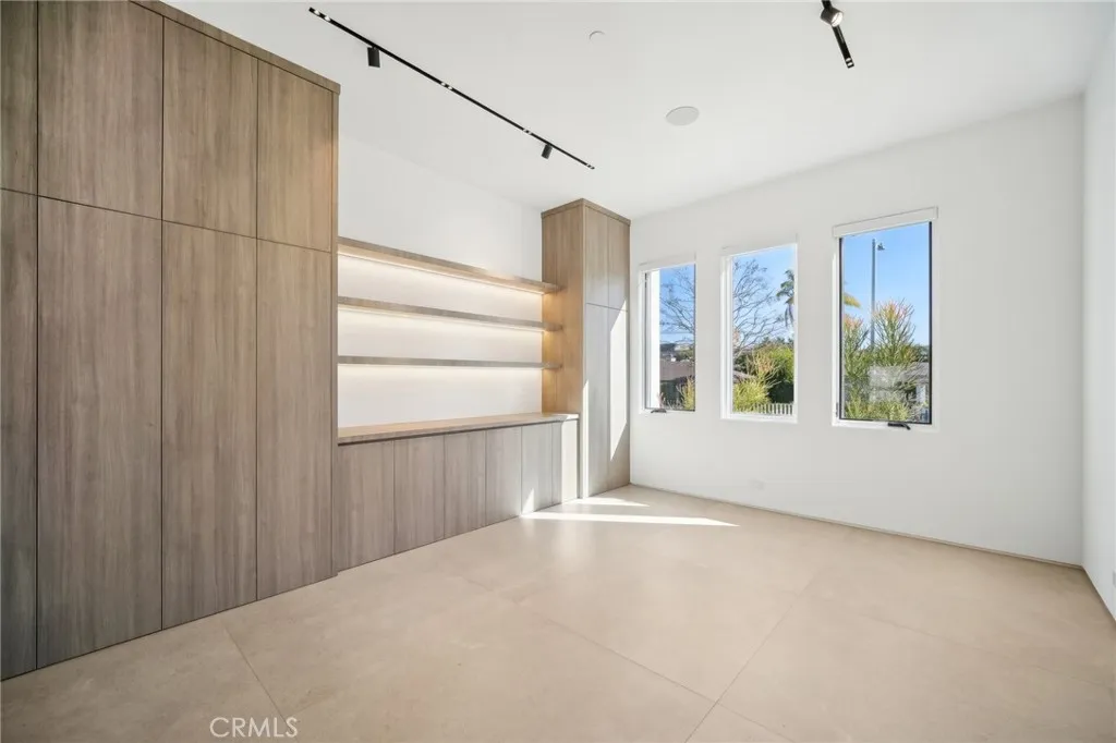 Encino, California 91316, United States, 6 Bedrooms Bedrooms, ,7 BathroomsBathrooms,Residential,Active,182136