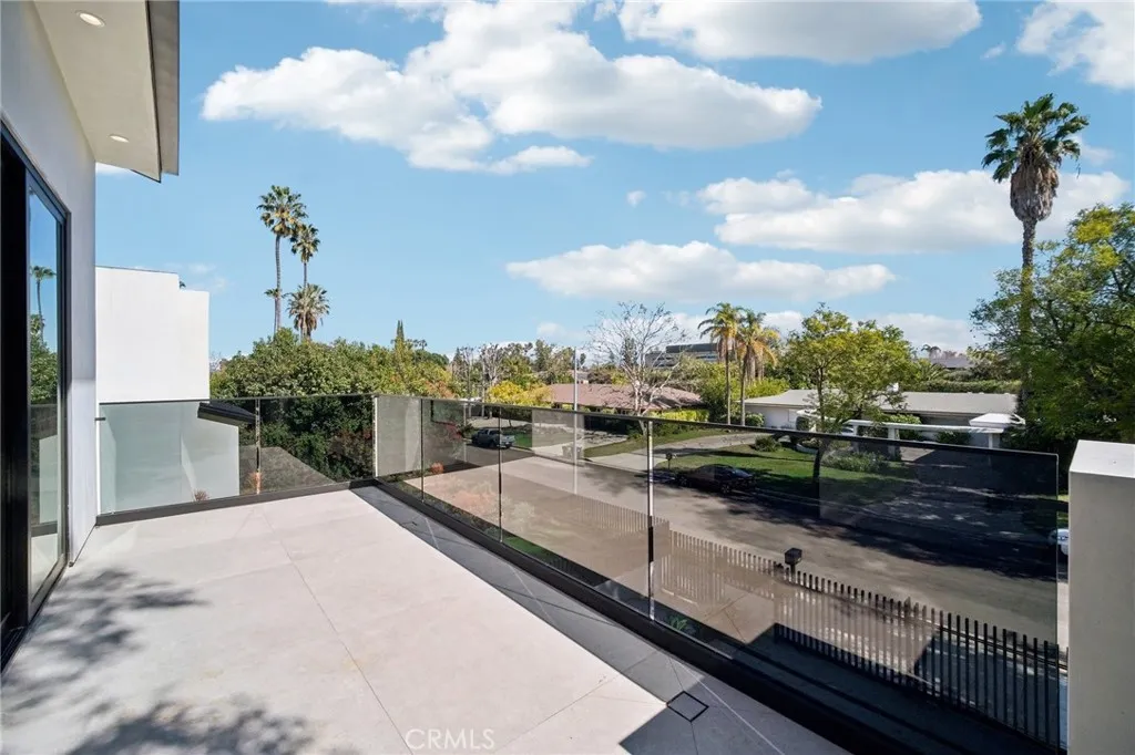 Encino, California 91316, United States, 6 Bedrooms Bedrooms, ,7 BathroomsBathrooms,Residential,Active,182136