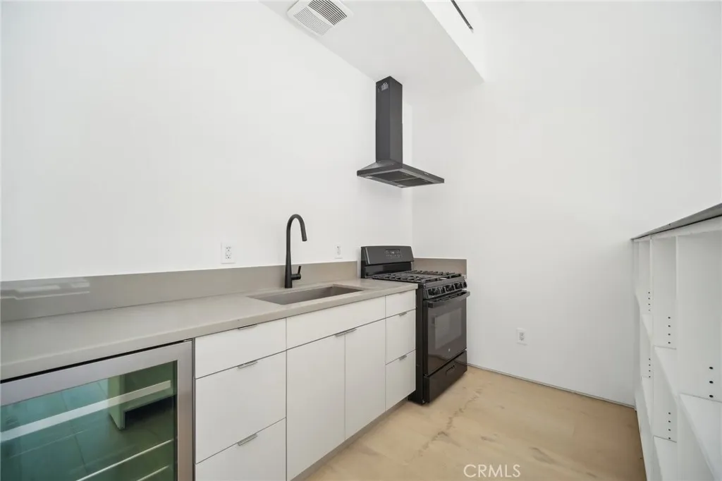 Encino, California 91316, United States, 6 Bedrooms Bedrooms, ,7 BathroomsBathrooms,Residential,Active,182136