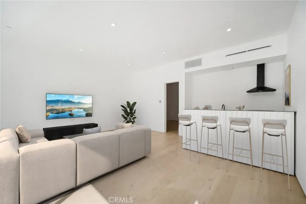 Encino, California 91316, United States, 6 Bedrooms Bedrooms, ,7 BathroomsBathrooms,Residential,Active,182136