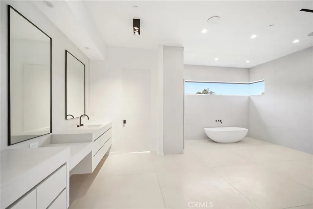 Encino, California 91316, United States, 6 Bedrooms Bedrooms, ,7 BathroomsBathrooms,Residential,Active,182136