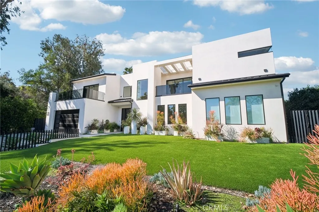 Encino, California 91316, United States, 6 Bedrooms Bedrooms, ,7 BathroomsBathrooms,Residential,Active,182136