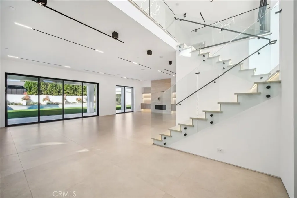 Encino, California 91316, United States, 6 Bedrooms Bedrooms, ,7 BathroomsBathrooms,Residential,Active,182136