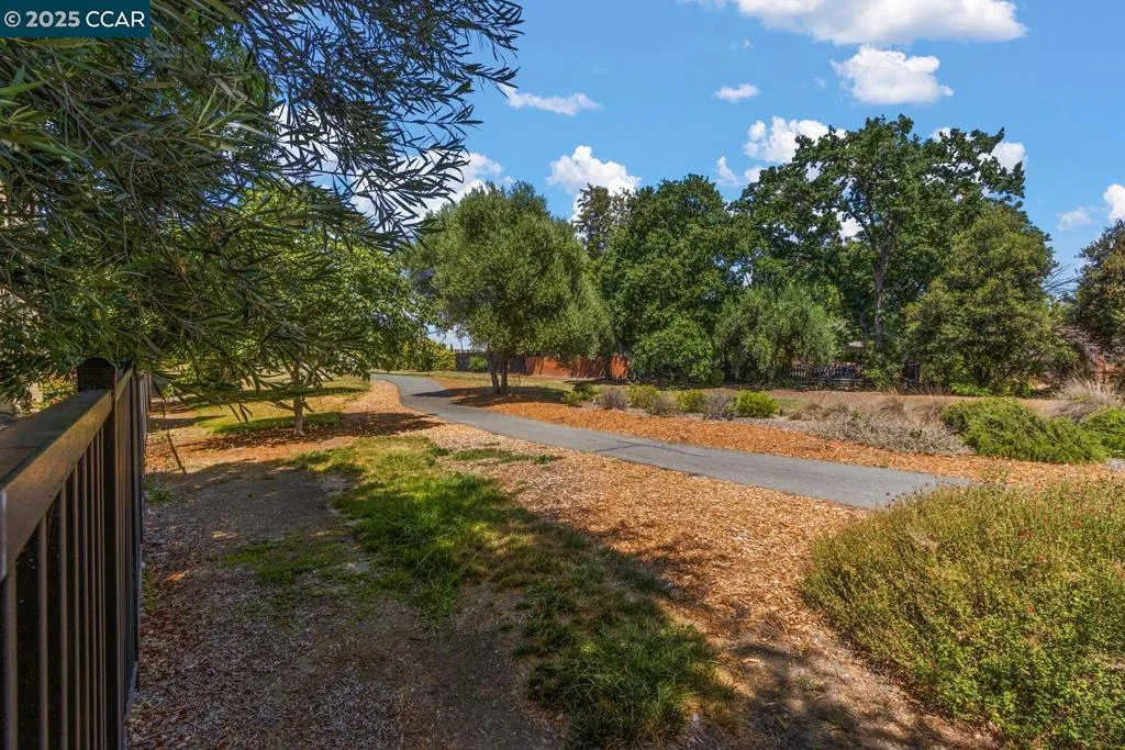 Pleasant Hill, California 94523, United States, 2 Bedrooms Bedrooms, ,3 BathroomsBathrooms,Residential,Active,158466