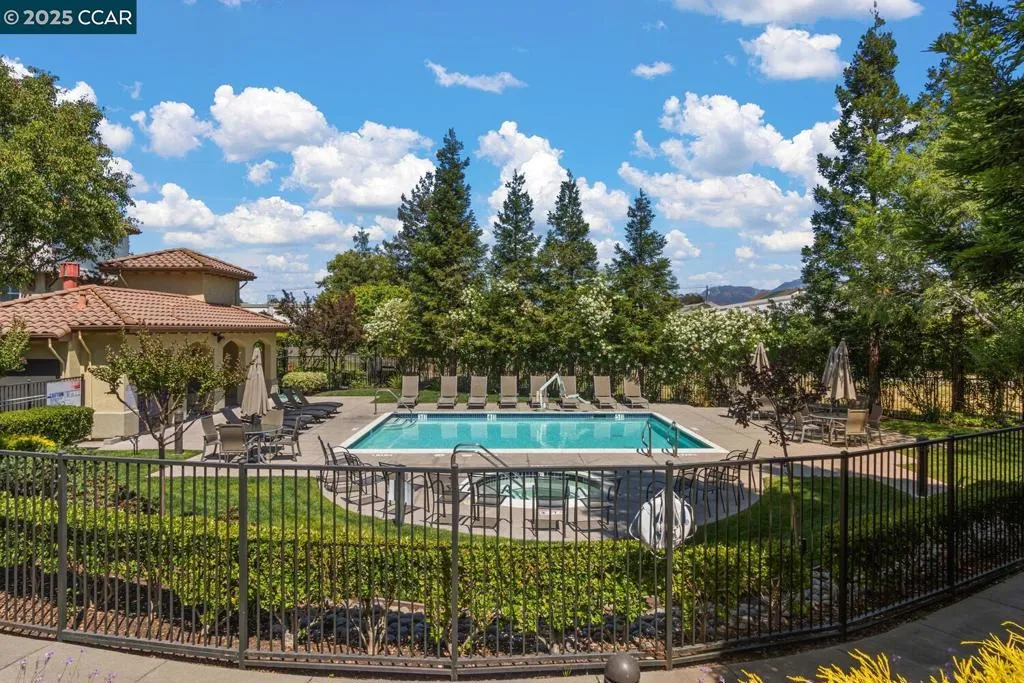 Pleasant Hill, California 94523, United States, 2 Bedrooms Bedrooms, ,3 BathroomsBathrooms,Residential,Active,158466